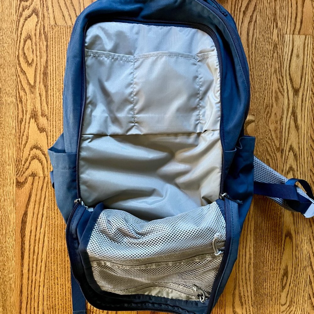 Fjallraven Raven 28L Backpack, Excellent Condition, Navy Blue - Picture 3 of 10